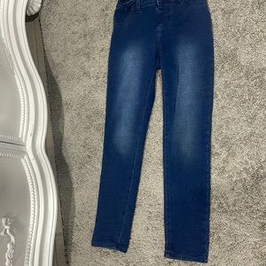 skinny jeans,very stretchy